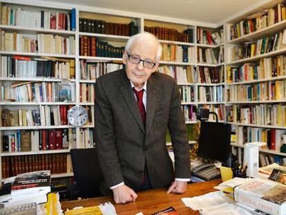 El historiador francés Emmanuel Le Roy Ladurie posa el 25 de febrero de 2014 en París.