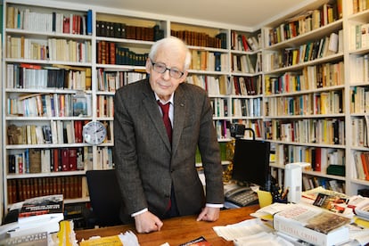 El historiador francés Emmanuel Le Roy Ladurie posa el 25 de febrero de 2014 en París.