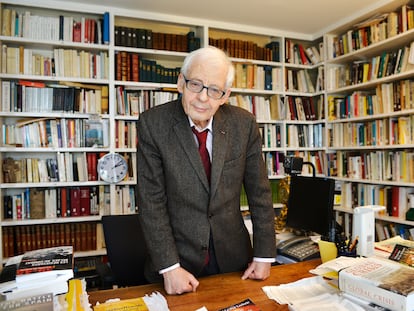 El historiador francés Emmanuel Le Roy Ladurie posa el 25 de febrero de 2014 en París.