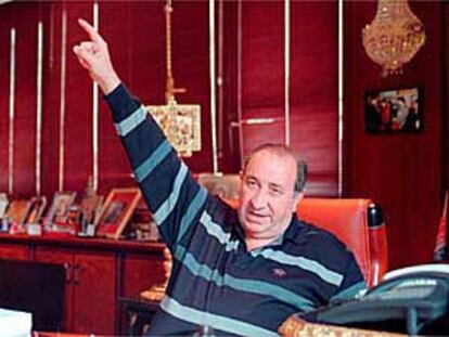 Jesús Gil, en su despacho de Marbella, en una foto de archivo.