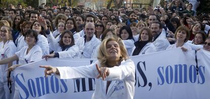 28 de noviembre de 2012. Sanitarios del hospital 12 de Octubre de Madrid realizaron una coreografía para protestar contra los recortes y la privatización de la sanidad pública madrileña. 