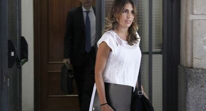 La expresidenta de Invercaria Laura Gómiz saliendo de los juzgados.