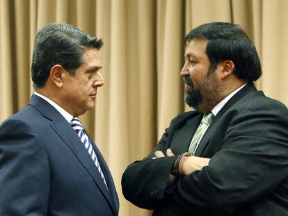 Federico Trillo (PP), a la izquierda, y el ministro de Justicia, Francisco Caamaño.
