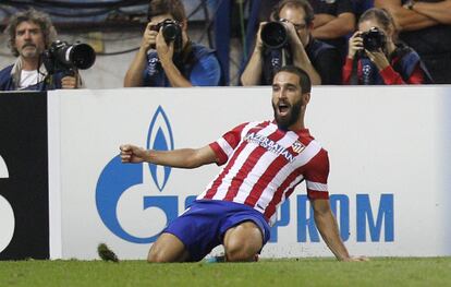 Arda Turan celebra el segundo gol del Atlético ante el Zenit.