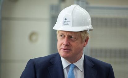 El primer ministro británico, Boris Johnson, durante una visita al centro de investigación Fulham este jueves.