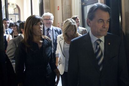 Alicia Sánchez-Camacho y Artur Mas a la salida del pleno del Parlament.