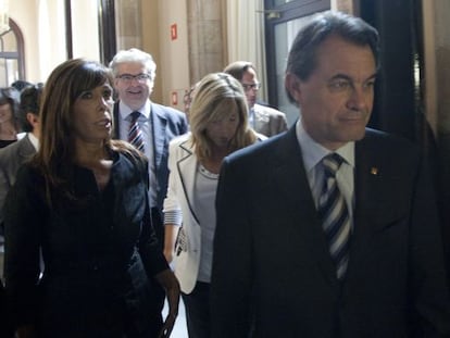 Alicia Sánchez-Camacho y Artur Mas a la salida del pleno del Parlament.