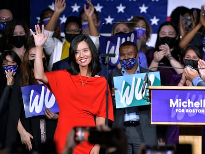 Michelle Wu comemora sua vitória nas eleições para a prefeitura de Boston (EUA).