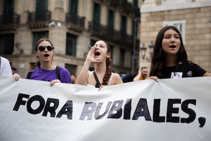 Manifestación contra Rubiales en la Plaza Sant Jaume de Barcelona, este viernes.