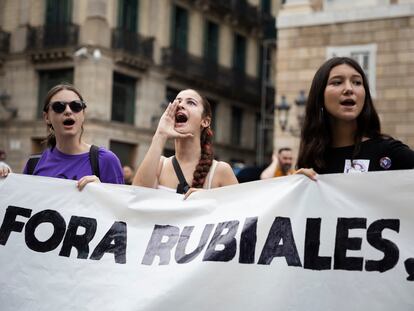 Manifestación contra Rubiales en la Plaza Sant Jaume de Barcelona, este viernes.