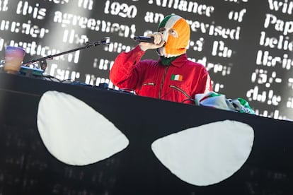 DJ Próvai en el concierto de Kneecap en Kobetamendi.