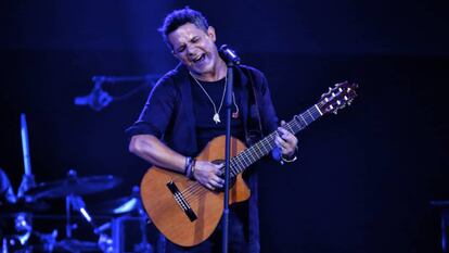 Alejandro Sanz at a 2015 concert.