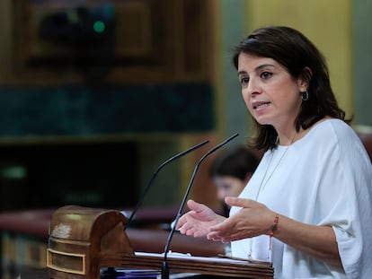 La vicesecretaria general del PSOE, Adriana Lastra, durante su intervención en el pleno del Congreso.