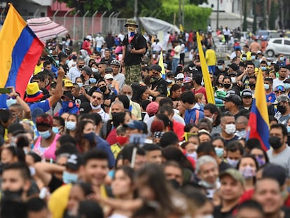 Manifestantes participan en la inauguración de un monumento a la resistencia de las protestas contra el Gobierno de Iván Duque, el Cali, el pasado junio.