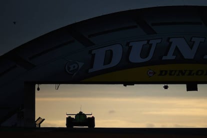 El coche del equipo Eurasia Motorsport Ligier JSP217 de los pilotos Andrea Bertolini, Niclas Jonsson y Tracy Krohn, en el circuito de La Sarthe (Francia).