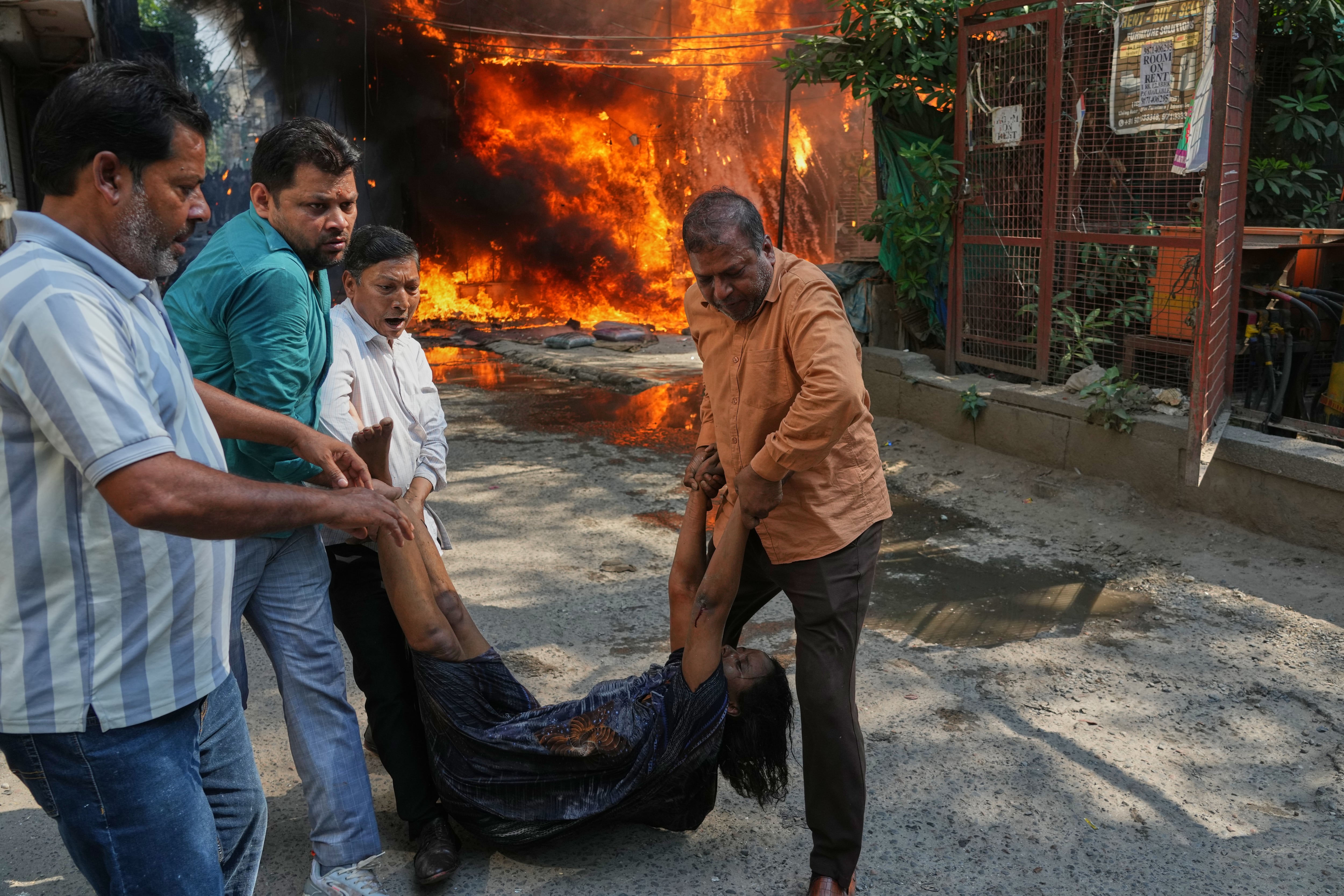 Al menos 21 muertos en un incendio en un hotel en la India, entre ellos varios extranjeros
