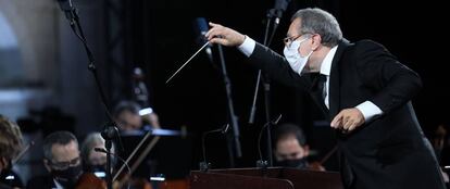 Josep Pons, dirigint la Somfònica del Liceu a Peralada.