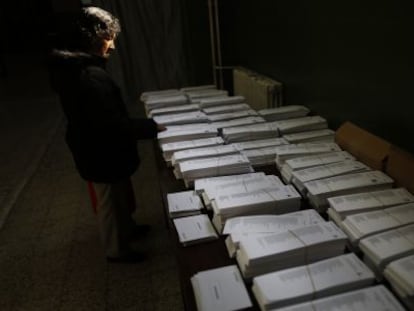 Jornada electoral en el instituto Beatriz Galindo de Madrid en las elecciones europeas de 2014-