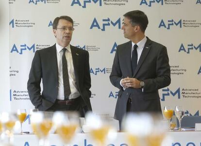 A la izquierda, Jose Ignacio Torrecilla, presidente de AFM, junto a Xabier Ortueta, director general.