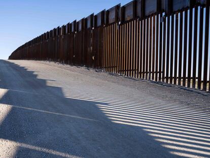 Imagem do muro entre os EUA e o México.