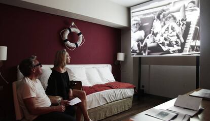 Obra de Miralda proyectada en una de las habitaciones del Hotel Catalonia Ramblas durante la Feria Loop. 