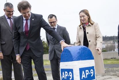 Acto de colocaci&oacute;n de la primera piedra de la ampliaci&oacute;n de la AP-9 en Santiago.