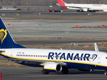 Un B737 de Ryanair en el aeropuerto de Madrid-Barajas. 