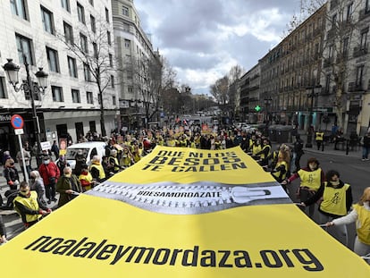 Una protesta contra la 'ley mordaza' celebrada el 13 de febrero en Madrid, convocada por Amnistìa Internacional.