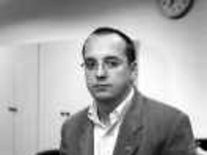 B 33946 - (13.4.2000) - Color - Carlos Campuzano, politico - Foto : Tejederas -