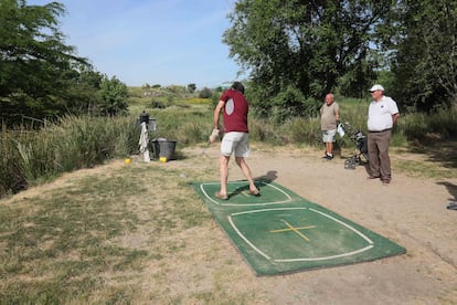 Terrenos del Ayuntamiento de Pozuelo de Alarcón en el que han preparado por su cuenta un grupo de aficionados al Golf un campo para sus prácticas y disfrute.