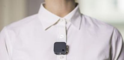 Narrative Clip 2, una pequeña cámara que se lleva adherida a la ropa y que capta una foto cada 30 segundos.