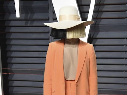 Sia en la fiesta de los Oscar organizada por Vanity Fair en febrero de 2017.