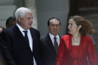 La ministra de Fomento, Ana Pastor, junto con el presidente de Panam&aacute;, Ricardo Martinelli.