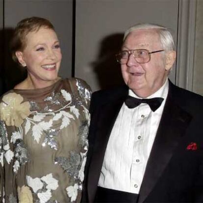 Robert Wise junto a Julie Andrews, la protagonista de <i>Sonrisas y lágrimas.</i>