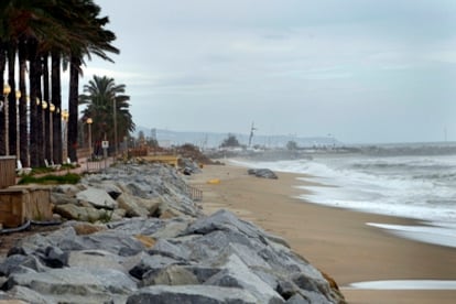 La playa de Vilassar de Mar también ha quedado afectada por el temporal