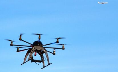 Un &#039;drone&#039; de uso civil durante una exhibici&oacute;n en EE UU. 