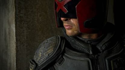 Karl Urban, en un fotograma de 'Dredd'.
