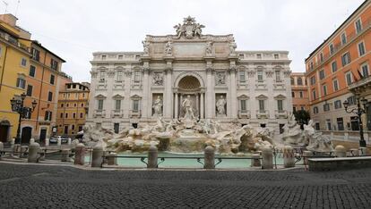 La Fontana de Trevi (Roma), en la más absoluta soledad.