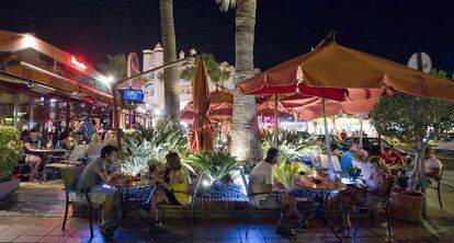 Ambiente nocturno en el Puerto Deportivo de Benalmádena.