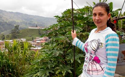 Mónica Hernández en su casa de Granada.