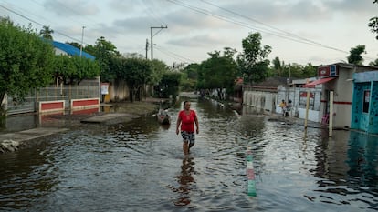 Habitantes afectados por las inundaciones en el corregimiento de Nariño, en Córdoba, el 12 de febrero de 2026.