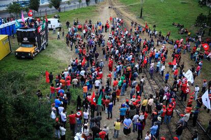 Partidários do ex-presidente Lula acampam em Curitiba.