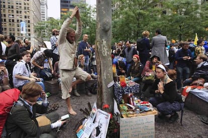 Miembros del movimiento Ocuppy Wall Street en Zuccotti Park.