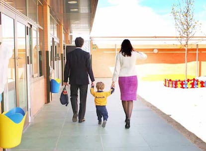 Los empleados del Banco Santander con hijos de hasta tres años recibirán 803 euros al año para guarderías.