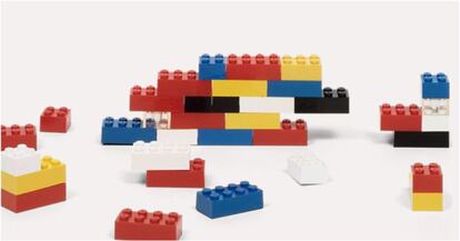 Piezas de Lego (1954-1958). Godtfred Kirk Christiansen. En los 50 era importante que los niños se entretuvieran con juegos educativos.