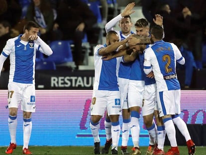 Los jugadores del Leganes celebran el gol de Amrabat.