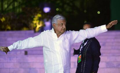 Andrés Manuel López Obrador a su llegada al tercer debate en Merida.
