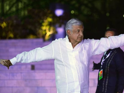 Andrés Manuel López Obrador a su llegada al tercer debate en Merida.