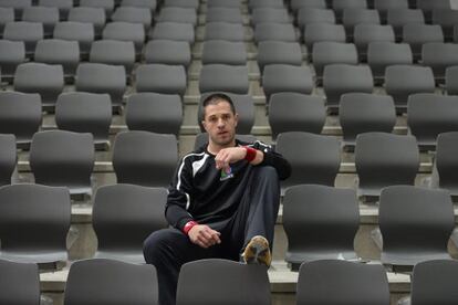 Aimar Olaizola, en un ensayo en el frontón Bizkaia donde se disputa la final.