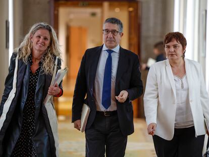 Los diputados del PSOE Patxi López, Patricia Blanquer y Montse Mínguez, esta mañana en el Congreo.